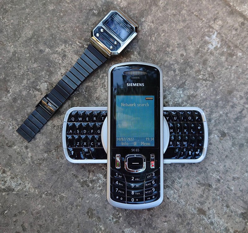 HP Jadul Berdesain Nyeleneh