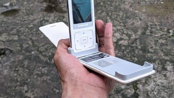 Samsung Ultra Music punya dua sisi. Foto: Boredpanda