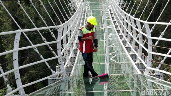 Wakil Bupati Probolinggo Timbul Prihanjoko mengatakan pembangunan jembatan di Dusun Cemoro Lawang, Desa Ngadisari, Sukapura, Probolinggo itu memang telah tuntas. Jembatan ini akan diresmikan di penghujung 2022 dan berharap dapat dilakukan Presiden Joko Widodo (Jokowi).  