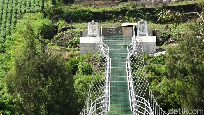 Ini Jembatan Kaca Pertama di Bromo yang Jadi Destinasi Andalan Wakil Bupati Probolinggo Timbul Prihanjoko mengatakan pembangunan jembatan di Dusun Cemoro Lawang, Desa Ngadisari, Sukapura, Probolinggo itu memang telah tuntas. Jembatan ini akan diresmikan di penghujung 2022 dan berharap dapat dilakukan Presiden Joko Widodo (Jokowi).