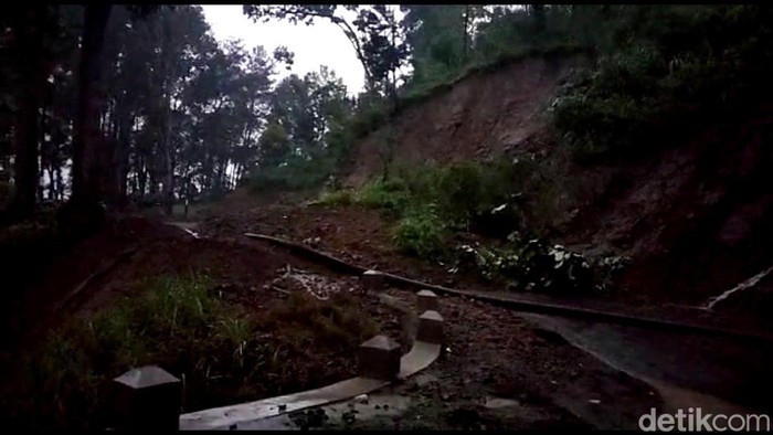 Jalur yang menghubungkan Bendungan dan Trenggalek putus karena longsor