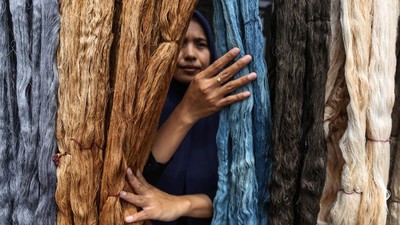 Kerja Keras Melestarikan Kain Tenun Tidore yang Mati Suri