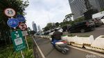 Kebangetan! Pemotor Terobos Jalur Sepeda Berjamaah