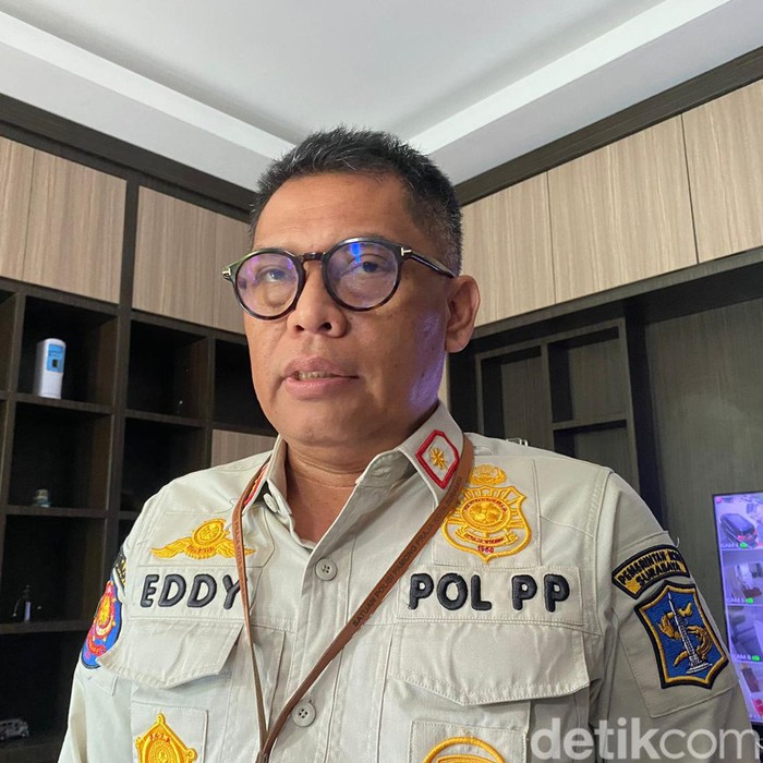 Kepala Satpol PP Surabaya Eddy Christijanto