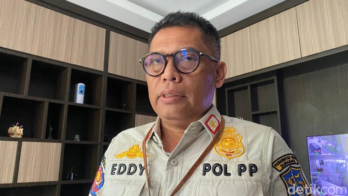 Kepala Satpol PP Surabaya Eddy Christijanto