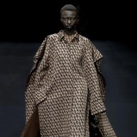 Fashion show Valentino Spring/Summer 2023. Koleksi busana Valentino kali ini didominasi warna-warna netral. Foto: dok. Valentino.