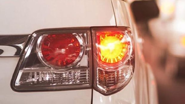 Lampu sein mobil.