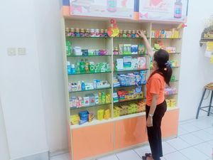 Tak Hanya Rampas Obat, Satu Bule Diduga Ambil Uang di Apotek Mengwitani