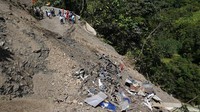 Proses evakuasi terhambat karena kondisi tanah yang masih labil. Reuters/Alexis Munera.