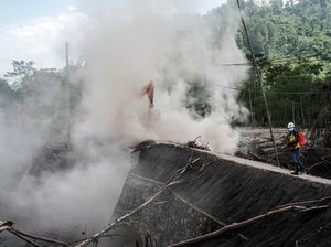 Material Vulkanik Semeru yang Timbun Kajar Kuning Mulai Dibersihkan