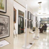 Pendopo ini dulunya juga menjadi kediaman bagi para Hamengkubuwono. Terdapat sebuah kamar yang dulu pernah ditempati Hamengkubowono VII hingga akhir hayatnya. (Foto: Pradita Utama/detikcom)