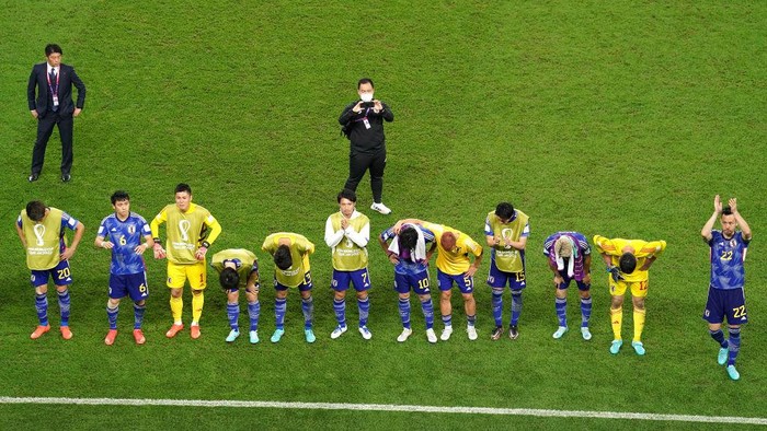 Japans Maya Yoshida (right) and players bow to their fans following the FIFA World Cup Round of Sixteen match at the Al Janoub Stadium in Al-Wakrah, Qatar. Picture date: Monday December 5, 2022. (Photo by Adam Davy/PA Images via Getty Images)