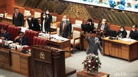 Dalam rapat paripurna tersebut, DPR mengesahkan RUU perjanjian antara pemerintah Indonesia dengan pemerintah Singapura.