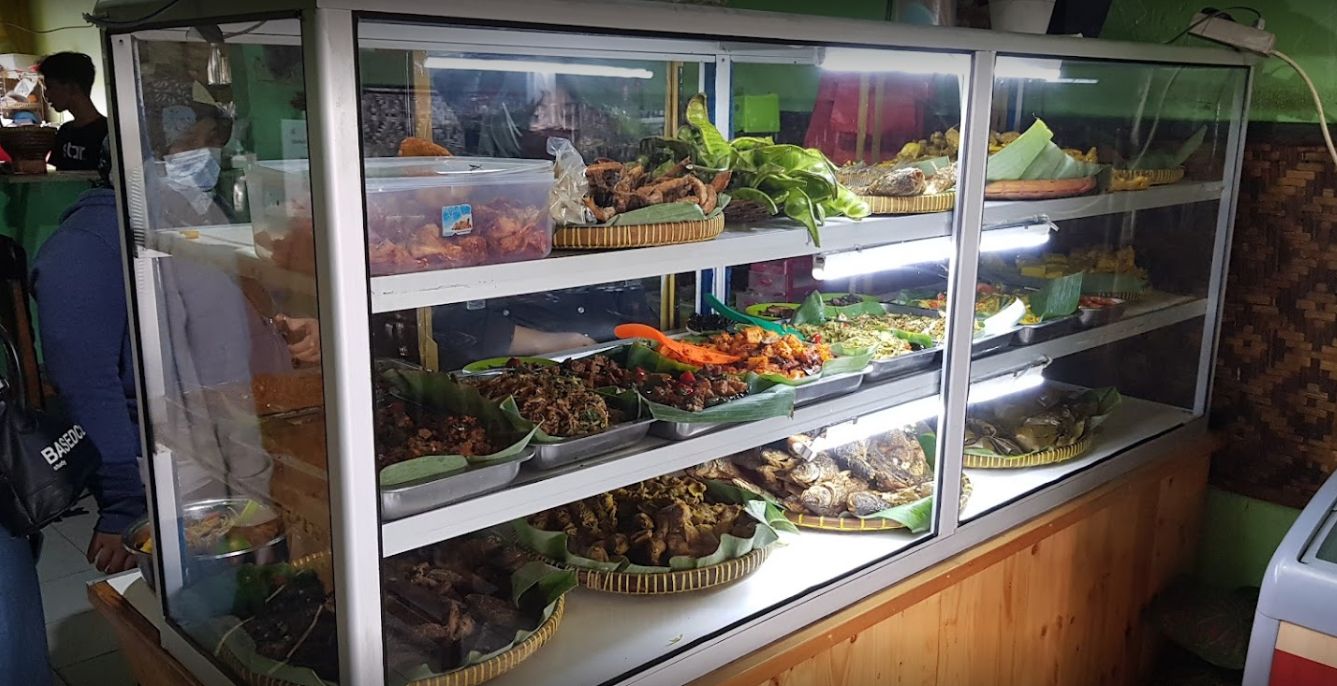 5 Nasi Timbel Sunda yang Komplet Lauknya Ada di Tempat Ini