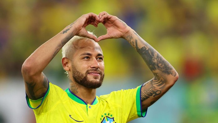 DOHA, QATAR - DECEMBER 05: Neymar of Brazil gestures to his family after the 4-1 victory during the FIFA World Cup Qatar 2022 Round of 16 match between Brazil and South Korea at Stadium 974 on December 5, 2022 in Doha, Qatar. (Photo by Robbie Jay Barratt - AMA/Getty Images)