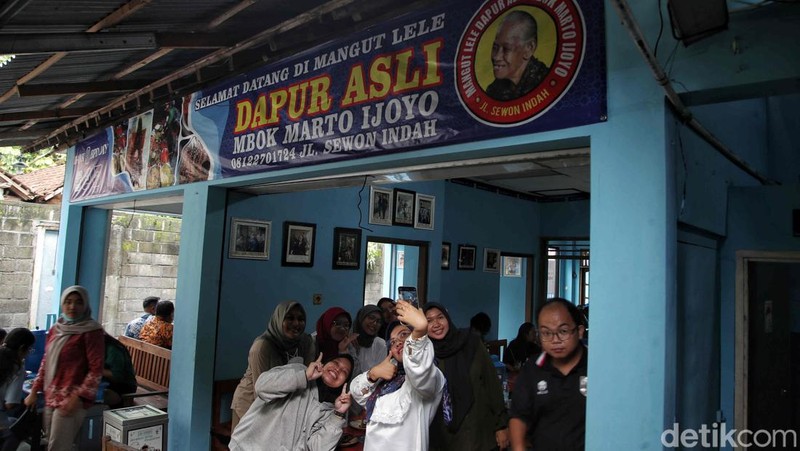 Mangut lele merupakan kuliner khas Yogyakarta  yang dibalut kuah santan dan pedas. Makanan ini menjadi salah satu favorit calon istrinya Kaesang, Erina Gudono.