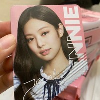 Cuma bisa nyesek kalau lihat postcard yang diterima bentuknya seperti ini. Definisi sakit tapi tak berdarah nggak sih kalau gini? Foto: Twitter