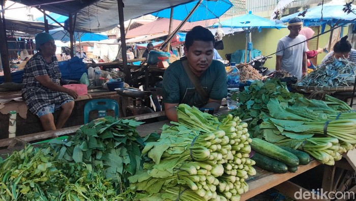 Pedagang sayuran di pasar Inpres Kisaran. (Perdana Ramadhan / detikSumut)