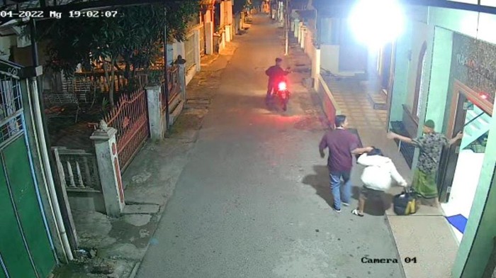 Pelaku percobaan pemerkosaan di Medan (screenshot CCTV)