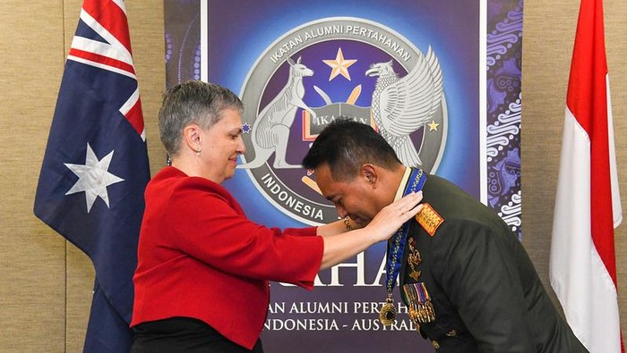 Pemerintah Australia beri penghargaan kepada Panglima TNI Jenderal Andika Perkasa.