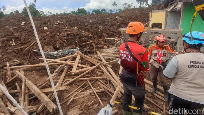 Pencarian korban gempa Cianjur