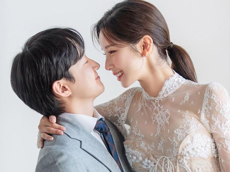 8 Foto Cantik Yaongyi, Penulis Webtoon True Beauty Viral, Resmi Menikah