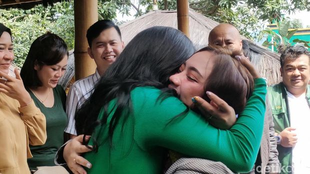 Penyanyi dangdut asal Garut, Nada Destyara moncer di ajang kontes dangdut koplo di salah satu stasiun televisi swasta