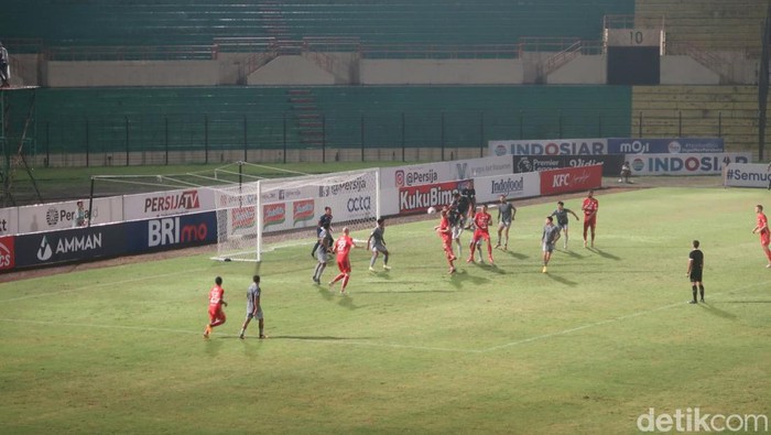 Persija Jakarta menjamu Borneo FC Samarinda di Stadion Sultan Agung (SSA) Kabupaten Bantul, Selasa (6/12).