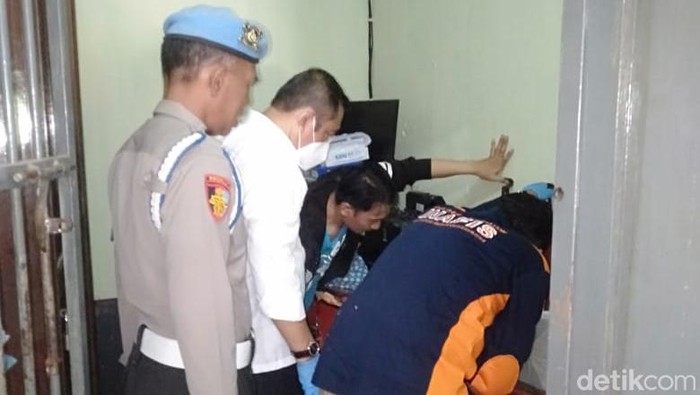 Polisi memeriksa Kantor Pos Wajo, Sulsel Usai Duit Pensiunan ASN Rp 478 Juta Raib