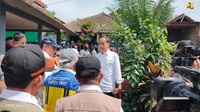Presiden Jokowi memastikan Pemerintah akan segera melakukan rehabilitasi dan rekonstruksi berbagai bangunan yang terdampak gempa di Cianjur bersamaan dengan penanganan tahap tanggap darurat. Menurut Presiden, proses rehabilitasi akan segera dilakukan untuk sekolah, pondok pesantren, masjid hingga fasilitas lainnya.  