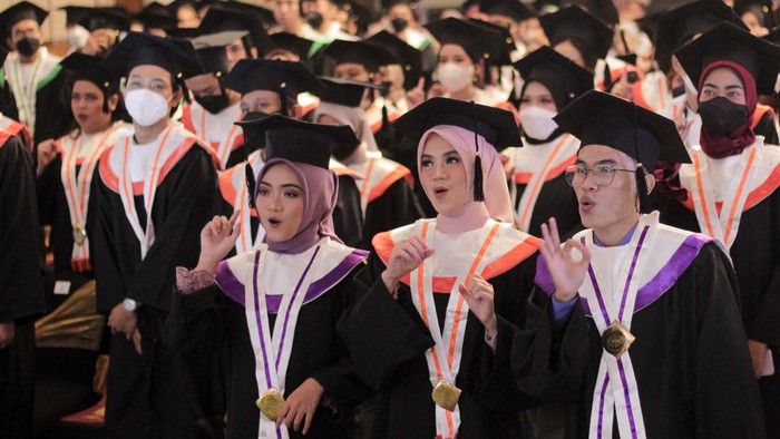 Sebanyak 339 mahasiswa Universitas Sahid diwisuda. Mereka terdiri dari Pascasarjana, Sarjana dan Diploma III.