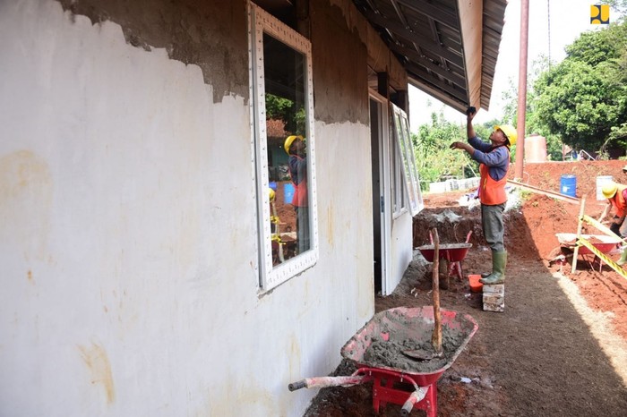 Risha Rumah Tahan Gempa di Cianjur Dicek Jokowi
