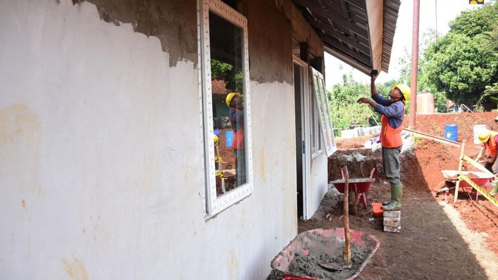 Milenial Turun Gunung Kebut Perbaikan Rumah Terdampak Gempa Cianjur