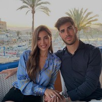 Pertemuan Sandra dengan bintang Real Madrid itu bak cerita di novel percintaan. Sandra yang merupakan seorang pelayan yang ditaksir oleh Marco Asensio, bintang sepak bola asal Spanyol. Foto: dok. Instagram/@ssandragaral