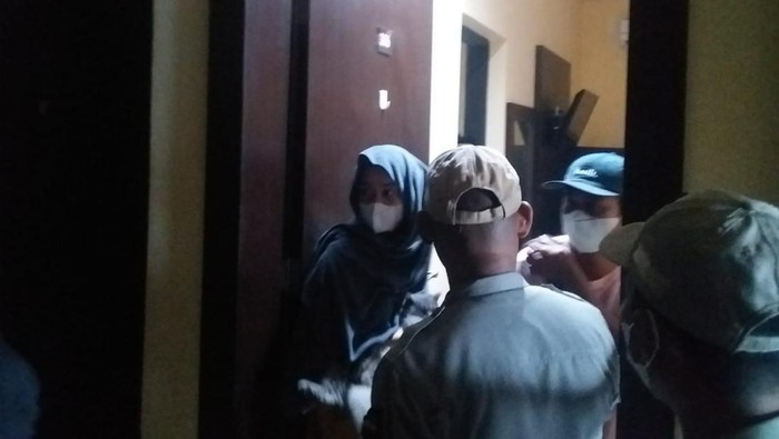 Satpol PP Parepare razia prostitusi di sejumlah hotel dan kos-kosan.