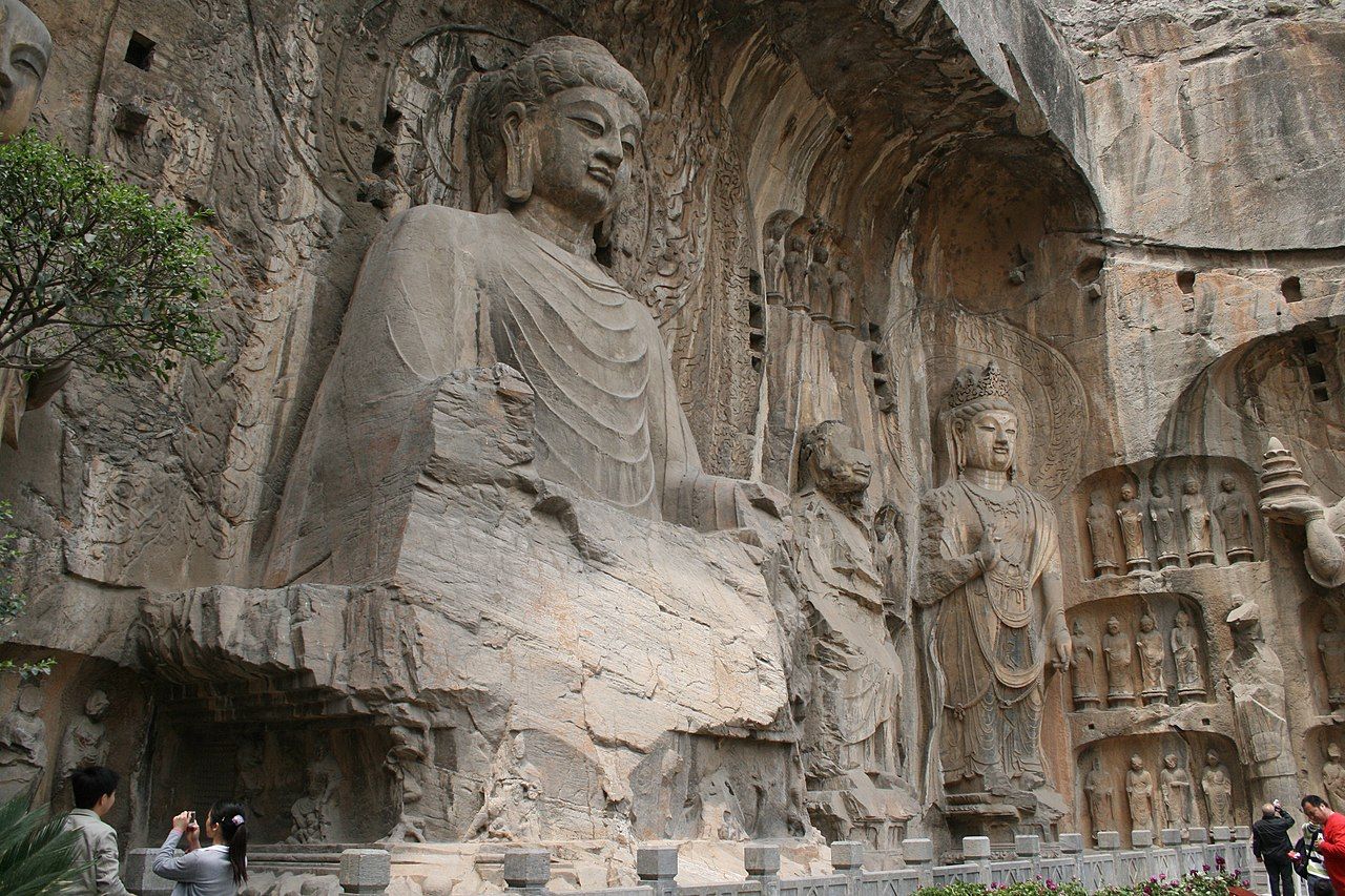 Situs Warisan Dunia UNESCO Gua Longmen, berisi patung-patung Buddha yang dipahat di tebing sekitar tahun 490-900 di Luoyang, Provinsi Henan, China.