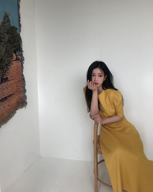 Suami Soyeon sendiri adalah gelandang yang tergabung dalam timnas Korea Selatan dan klub Daejeon Citizen. Dalam laga Piala Dunia 2022, pria 26 tahun tersebut bersama tim sempat masuk 16 besar tapi sayangnya kalah melawan Brasil kemarin. Foto: Instagram @melodysoyani