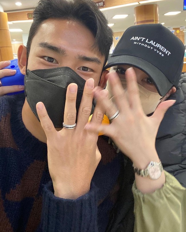 Dalam postingannya, Soyeon menampilkan potret mereka ketika sudah resmi menjadi suami istri awal bulan November.Foto: Instagram @melodysoyani