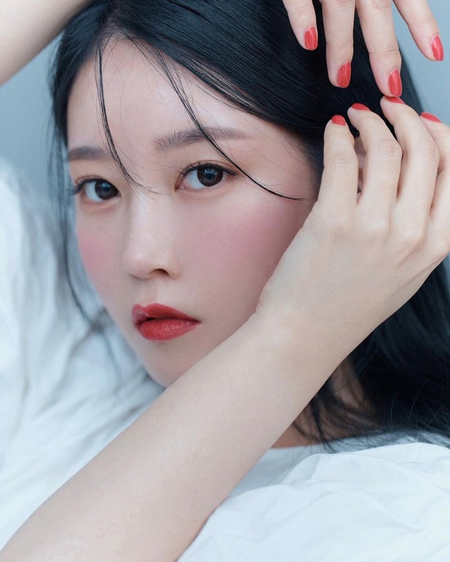 Tak banyak pemain bola Korea Selatan yang diketahui memiliki pasangan. Pemain bernomor 24, Cho Yu-min, diketahui baru menikah dengan mantan personel girl group T-ara, Soyeon.Foto: Instagram @melodysoyani