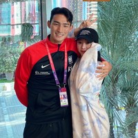 Soyeon sudah tidak terlalu aktif dalam dunia hiburan setelah berhenti menjadi member girlband. Baru-baru ini terungkap bahwa Soyeon telah menikah dengan Cho Yu-min sebelum pesepakbola itu berlaga dalam Piala Dunia Qatar 2022.Foto: Instagram @melodysoyani