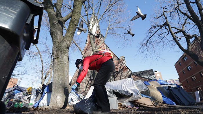 TORONTO, ON - DECEMBER 4 - Volunteers and residents help tidy an encampment outside The Church of Saint Stephen-in-the-Fields in Toronto, December 4, 2022. The Church of Saint Stephen-in-the-Fields is trying to clear out as much clutter as possible from its surrounding encampments, facing notice from the city that it'll clear out everything that isn't a tent from the perimeter on Monday, and a separate notice that the entire encampment on the west side needs to be gone by Thursday. (Steve Russell/Toronto Star via Getty Images)