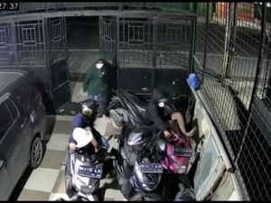 Terekam CCTV, Komplotan Remaja Curi 6 Motor Cuma Hitungan Menit