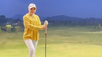 Tika Rosmala menyebut pemilihan pakaian hingga sepatu menjadi hal penting untuk terlihat menarik. (Foto: dok Instagram)