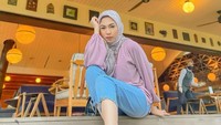 Sebagai influencer, Tika Rosmala mengaku tak akan memakai baju yang sama kalau sudah diunggah di feed Instagram. (Foto: dok Instagram)