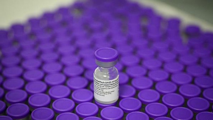 STRATFORD, ENGLAND - DECEMBER 15: Vials of the Pfizer/BioNTech Covid-19 vaccine are seen during a vaccination clinic at the Sir Ludwig Guttmann Health and Wellbeing Centre on December 15, 2020 in Stratford, England. After rolling out the vaccine to dozens of hub hospitals last week, the NHS is now enlisting several hundred primary care practices in its covid-19 vaccination campaign. (Photo by Leon Neal/Getty Images)