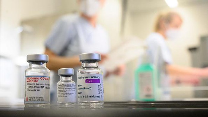 Three vials with different vaccines against Covid-19 by (L-R) Moderna, Pfizer-BioNTech and AstraZeneca stand on a table in the pharmacy of the vaccination center at the Robert Bosch hospital in Stuttgart, southern Germany, on February 12, 2021, amid the novel coronavirus / COVID-19 pandemic. (Photo by THOMAS KIENZLE / AFP) (Photo by THOMAS KIENZLE/AFP via Getty Images)