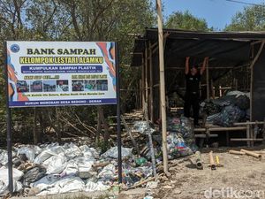 Kiprah Warga di Demak Kumpulkan Sampah Plastik yang Cemari Sungai-Tambak
