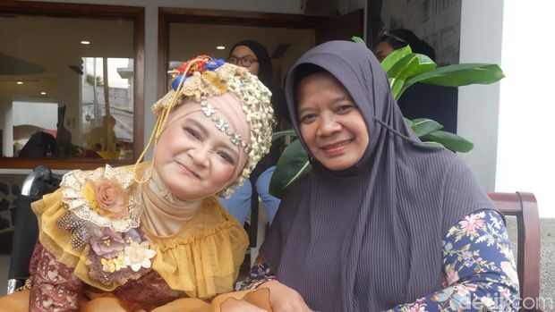 Wulan Sriwenda (31) menari jaipong