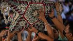 Potret Siswa SD di Filipina Buat Hiasan Natal dari Barang Bekas