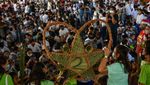 Potret Siswa SD di Filipina Buat Hiasan Natal dari Barang Bekas